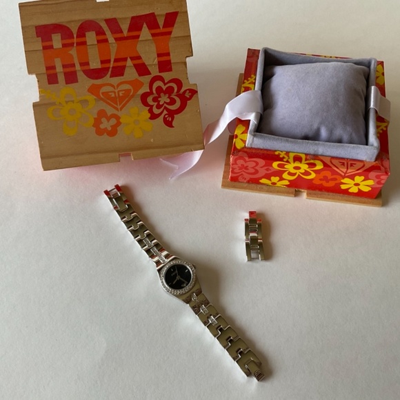 Vintage ROXY Wrist Watch - Surf Style Elegance! - Picture 5 of 7